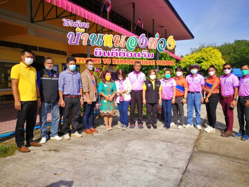 บริษัท วัฒนาโฮมเซ็นเตอร์ จำกัด ร่วมกับ สโมสรโรตารีนครหาดใหญ่ ภาค 3330 โรตารีสากล ส่งมอบสีเพื่อปรับปรุงแนวรั้วโรงเรียนบ้านหนองม่วง